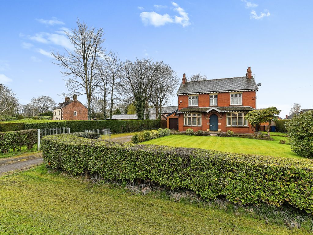 4 bed detached house for sale in Leyland Lane, Leyland, Lancashire PR25