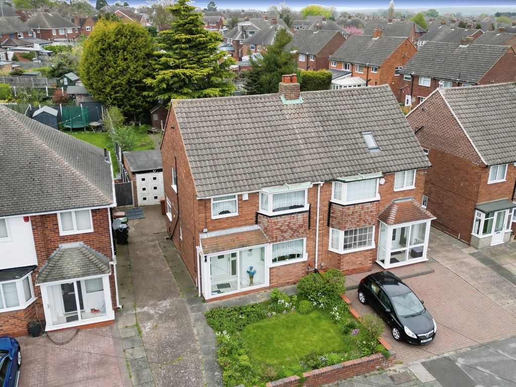3 bed semidetached house for sale in Gainsborough Crescent, Great Barr
