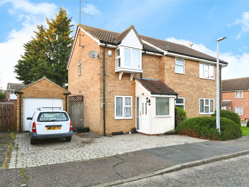 2 bed semidetached house for sale in Mulberry Gardens, Witham, Essex