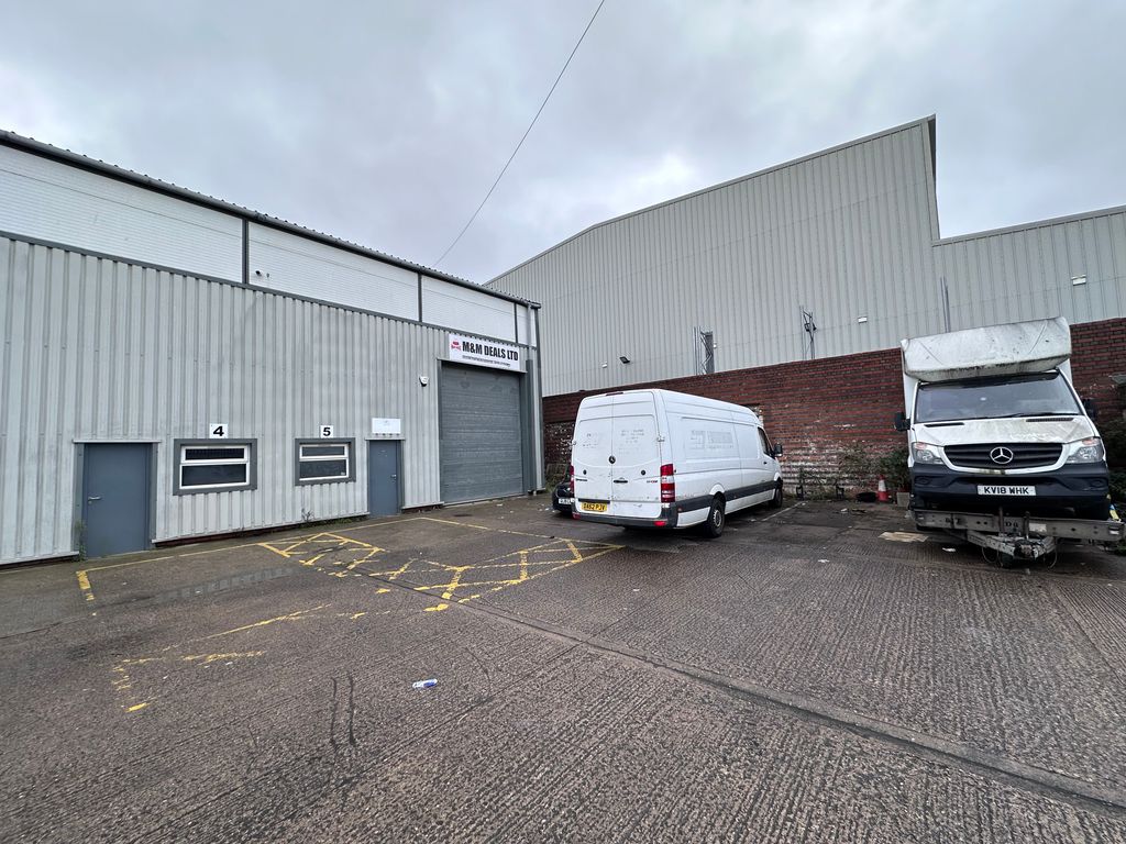 Industrial to let in Sampson Road North, Birmingham B11, £20,566 pa
