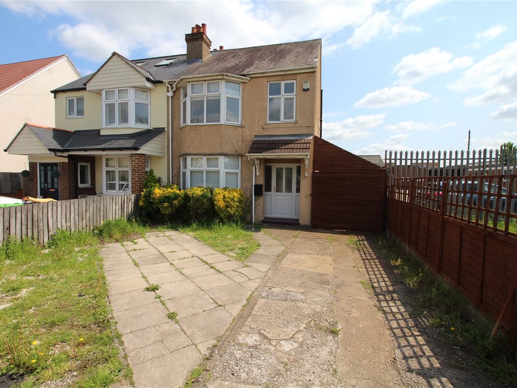 3 bed semidetached house to rent in Ampthill Road, Bedford