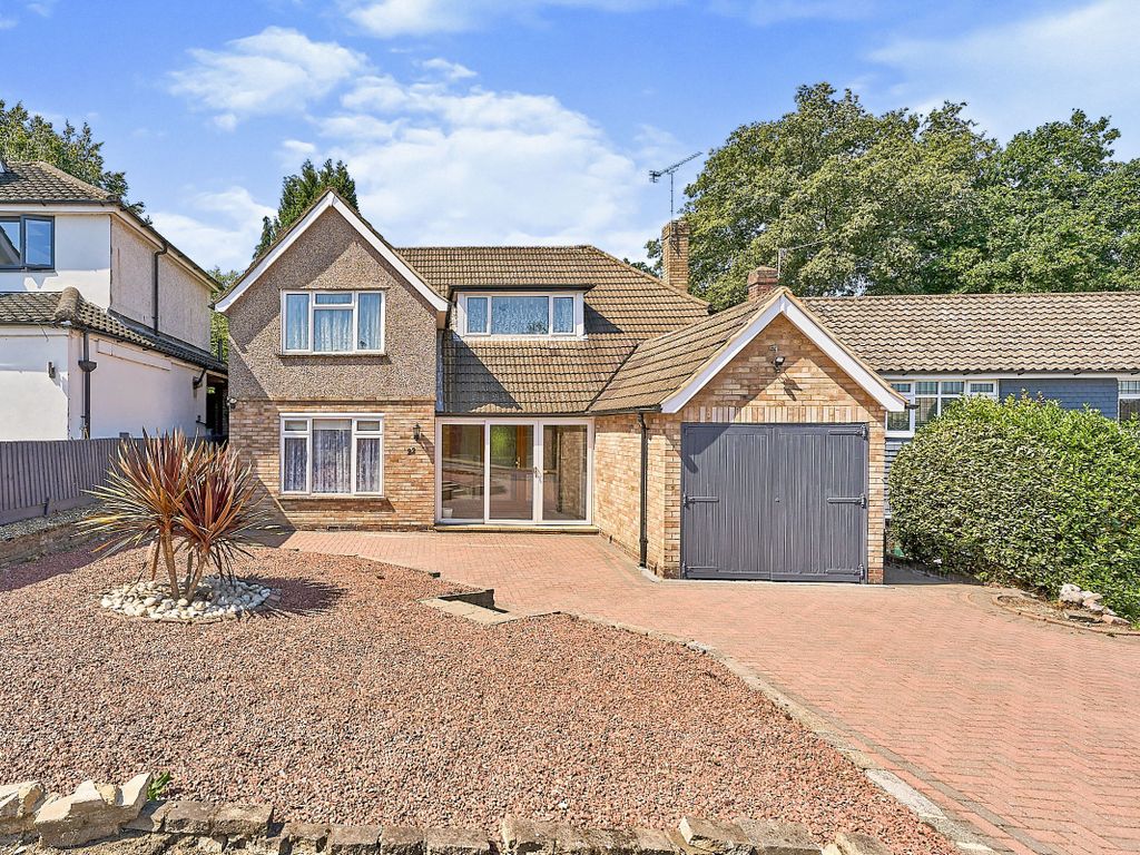 3 bed detached house for sale in Sandalwood Avenue, Chertsey, Surrey