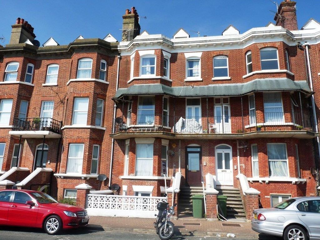 1 bed flat to rent in South Terrace, Littlehampton BN17, £775 pcm Zoopla