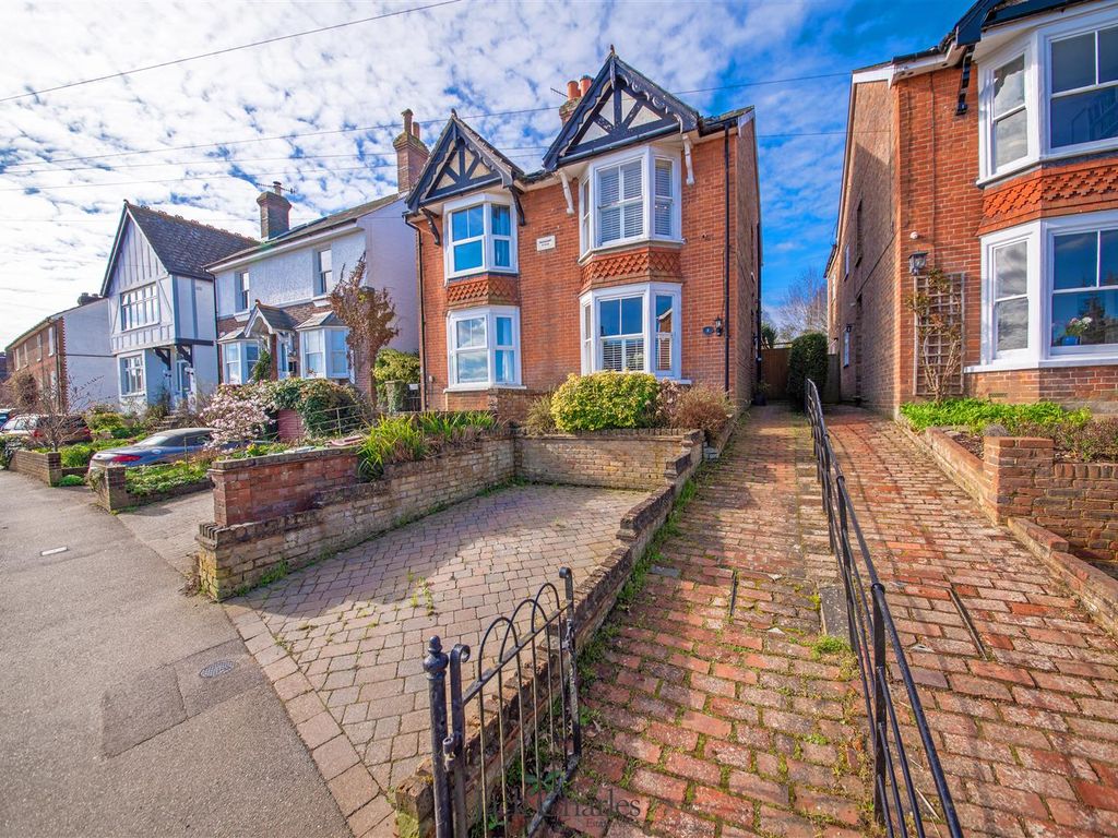 3 bed semidetached house for sale in Barden Road, Speldhurst