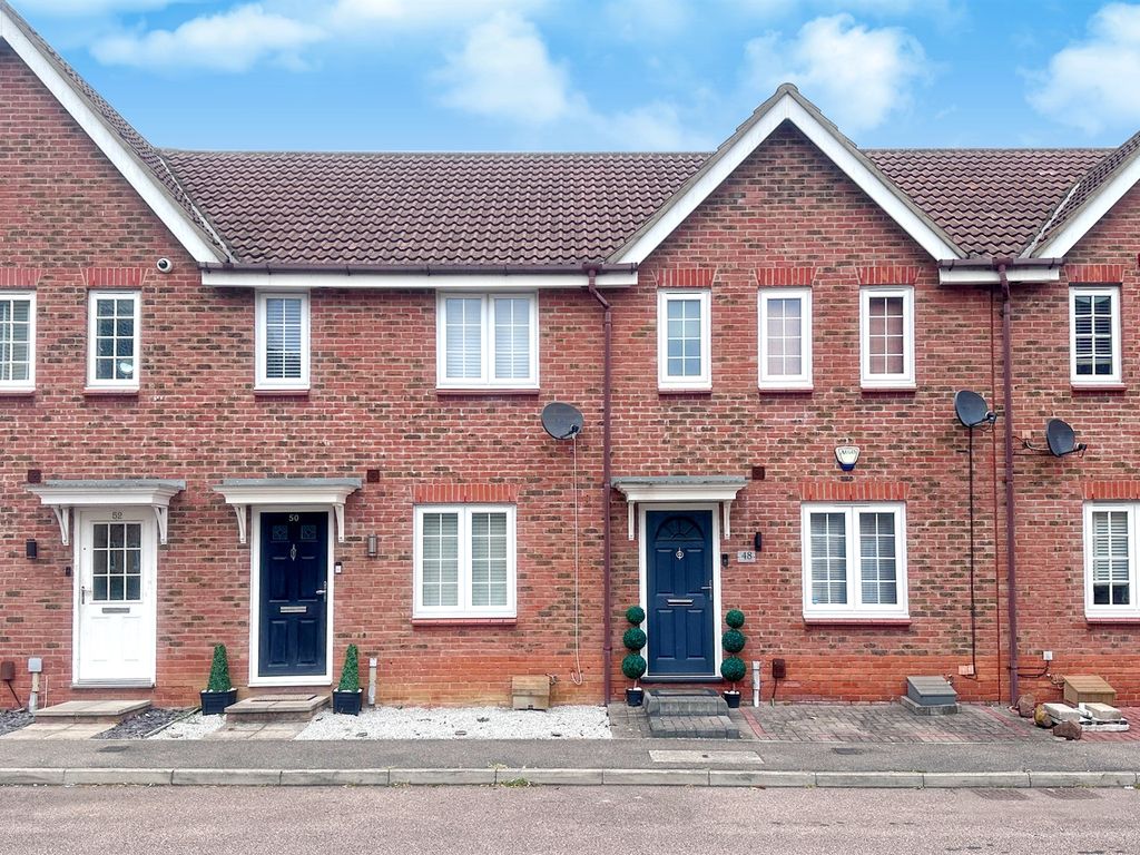 2 bed terraced house for sale in Frobisher Gardens, Chafford Hundred