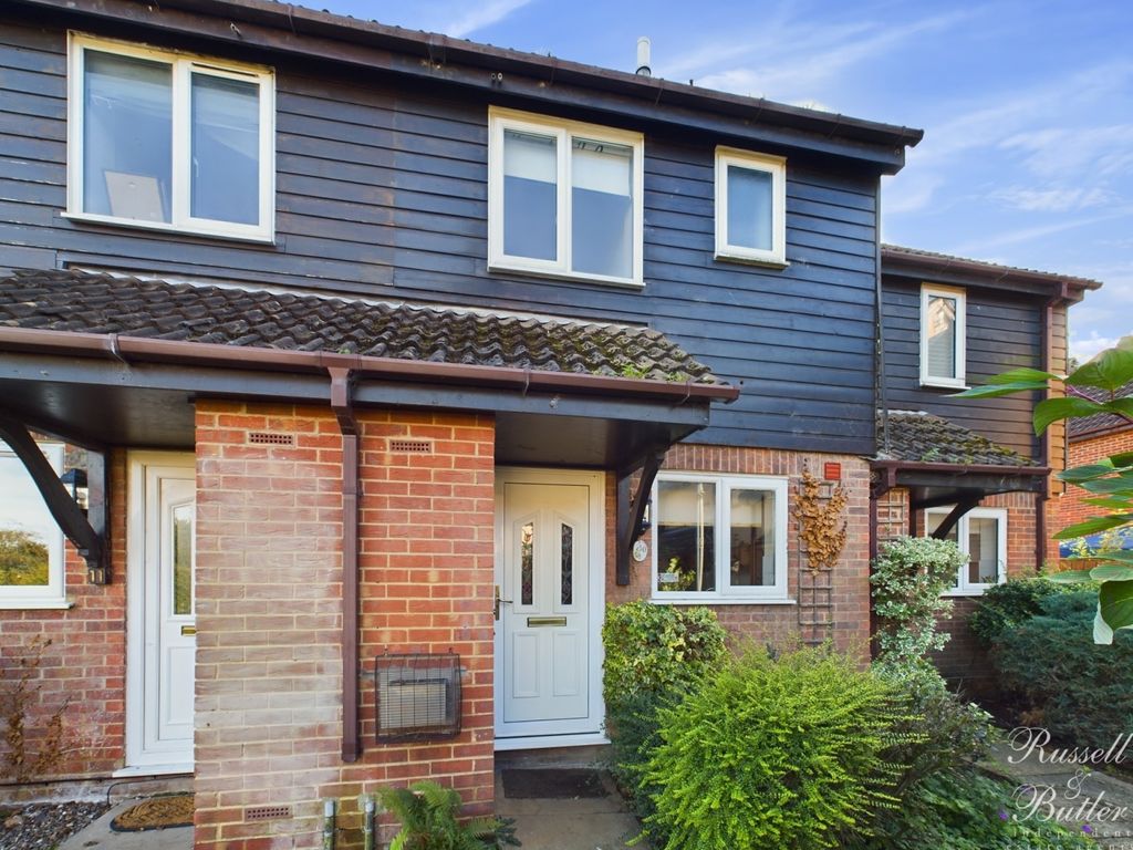 2 bed terraced house for sale in Longlands Walk, Winslow, Buckingham
