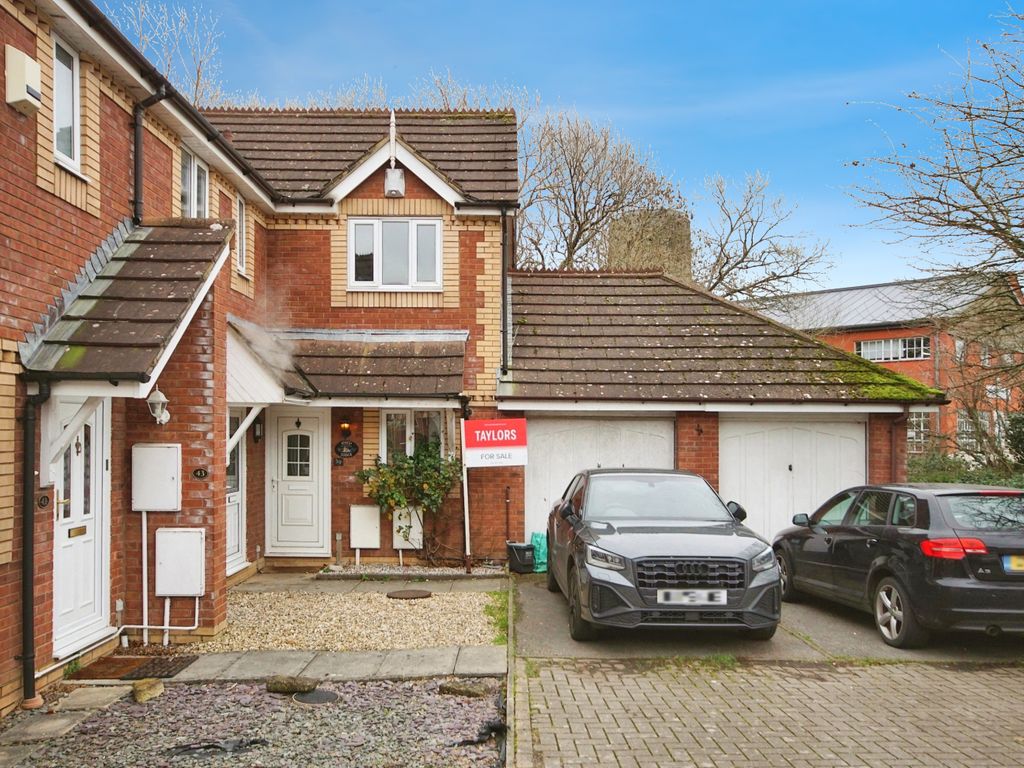 3 bed end terrace house for sale in Hoylake Drive, Warmley, Bristol