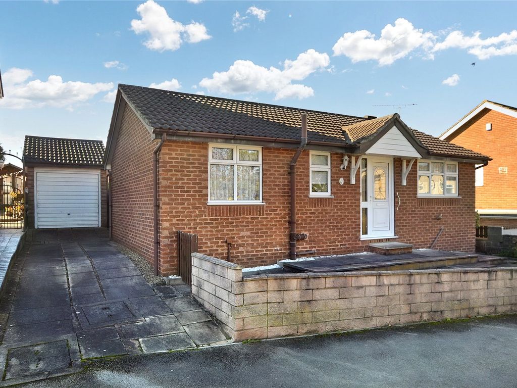 2 bed detached bungalow for sale in Swithens Street, Rothwell, Leeds