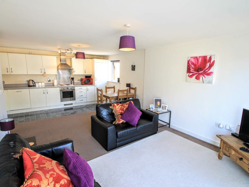 2 bed flat to rent in Reresby Court, Heol Glan Rheidol, Cardiff CF10, £