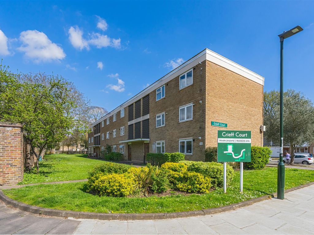 1 bed flat for sale in Crieff Court, Teddington TW11, £299,950 Zoopla