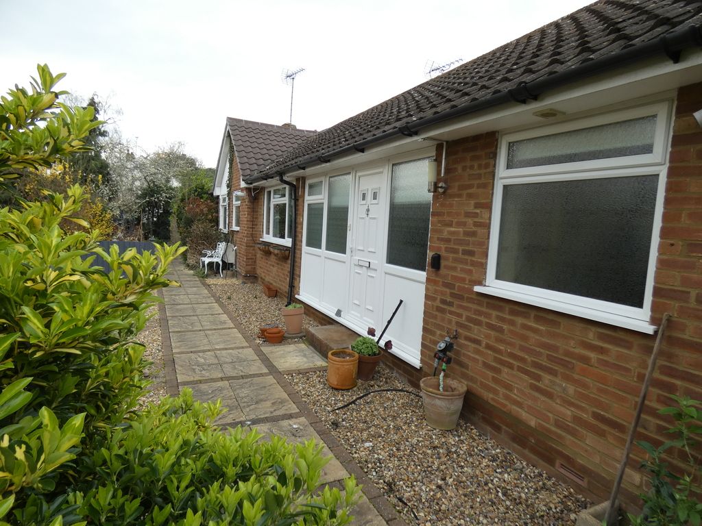 2 bed terraced house for sale in Belgrade Road, Hampton TW12, £449,950