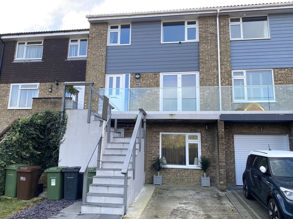 3 bed town house for sale in Amanda Close, BexhillOnSea TN40, £