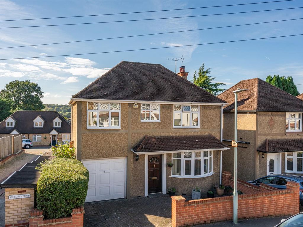 3 bed detached house for sale in Athelstan Road, Hemel Hempstead, Hertfordshire HP3, £625,000