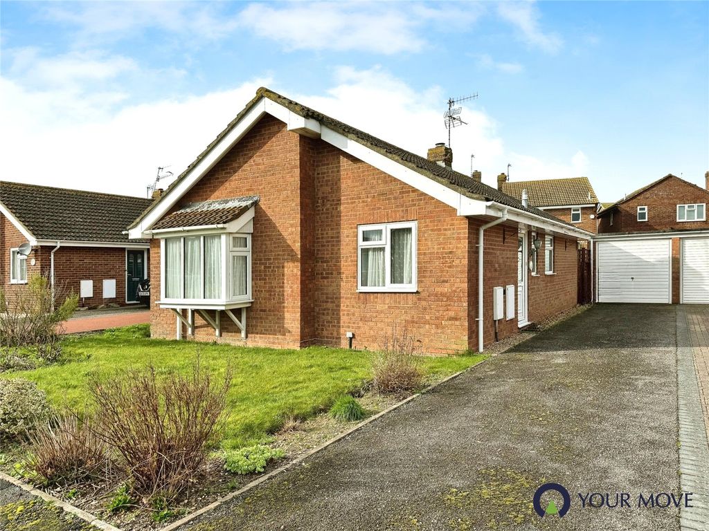 2 bed bungalow for sale in Rise Park Gardens, Eastbourne, East Sussex