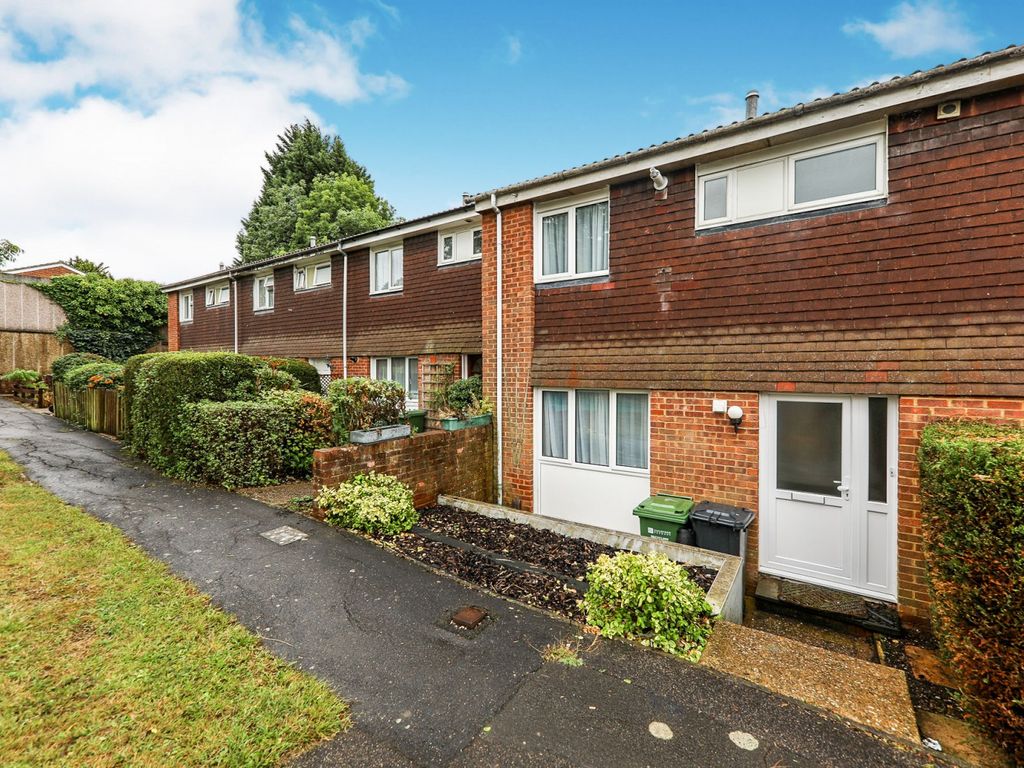 Room to rent in Clover Road, Guildford GU2 Zoopla