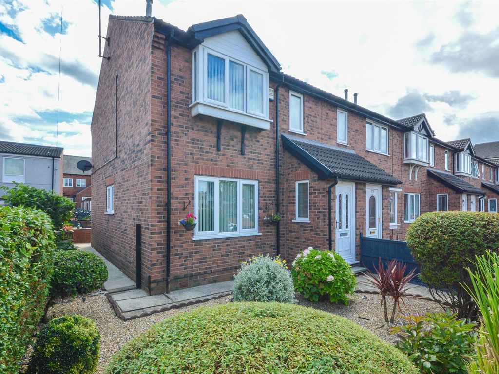 3 bed town house for sale in Queen Street, Normanton WF6 Zoopla