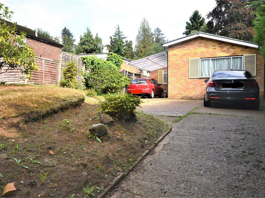 2 bed detached bungalow for sale in Hendon Wood Lane, Arkley,