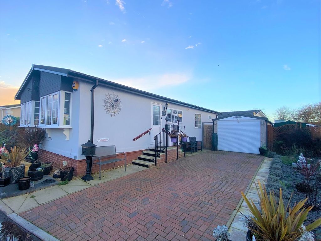 2 bed mobile/park home for sale in Marina View, Dogdyke, Lincoln LN4