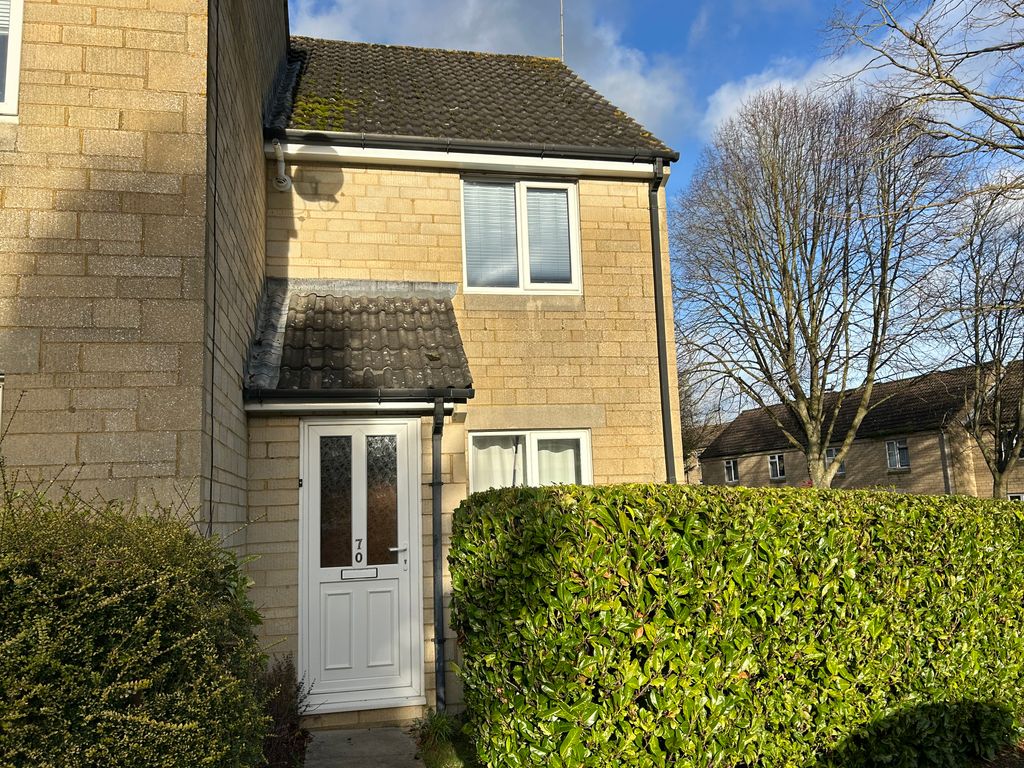 2 bed end terrace house to rent in Charter Road, Chippenham SN15, £950