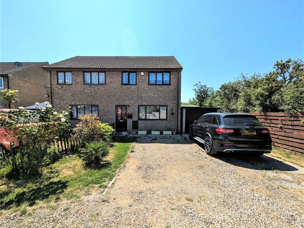 3 bed semidetached house for sale in Windsor Gardens, Warden