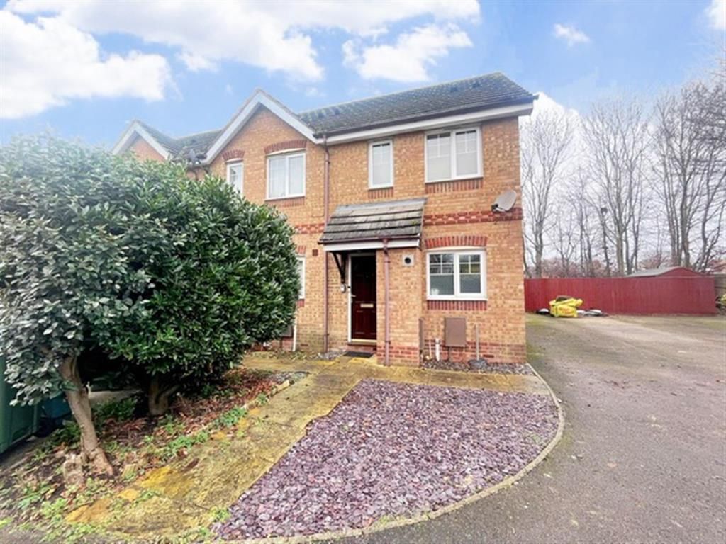 2 bed property to rent in Whitehead Way, Aylesbury HP21, £1,400 pcm