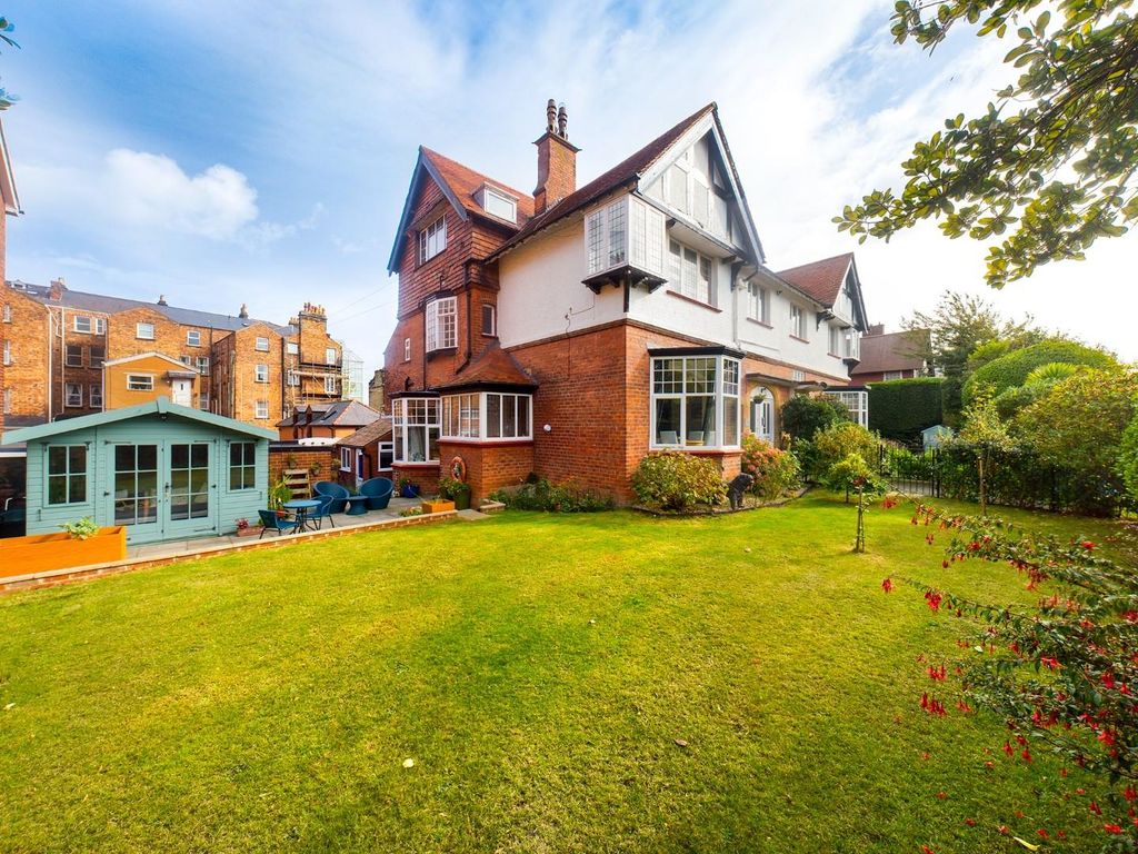 2 bed flat for sale in Holbeck Hill, Scarborough YO11 Zoopla