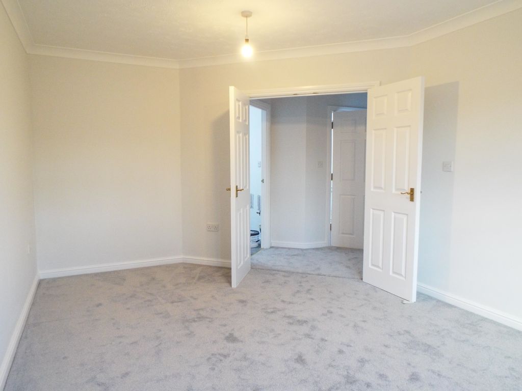2 bed flat to rent in Heatherdene Avenue, Crowthorne RG45 Zoopla