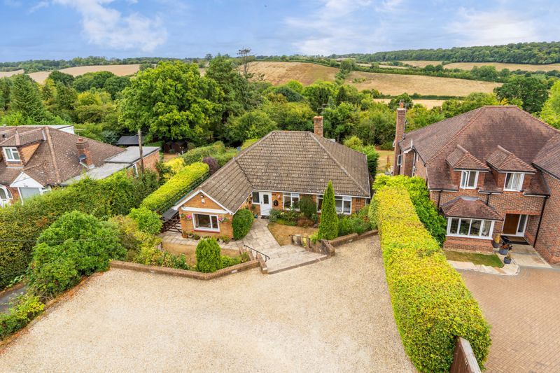 3 bed detached bungalow for sale in Chartridge Lane, Chesham HP5, £