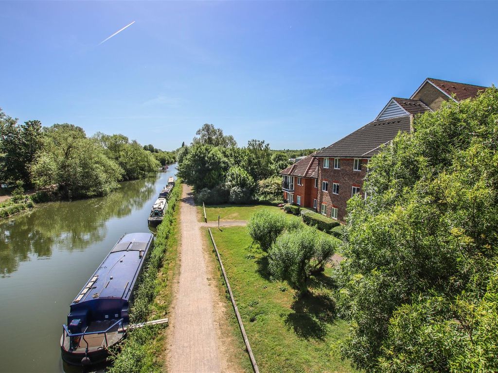 3 bed flat for sale in Sutton Court, Crane Mead, Ware SG12 Zoopla