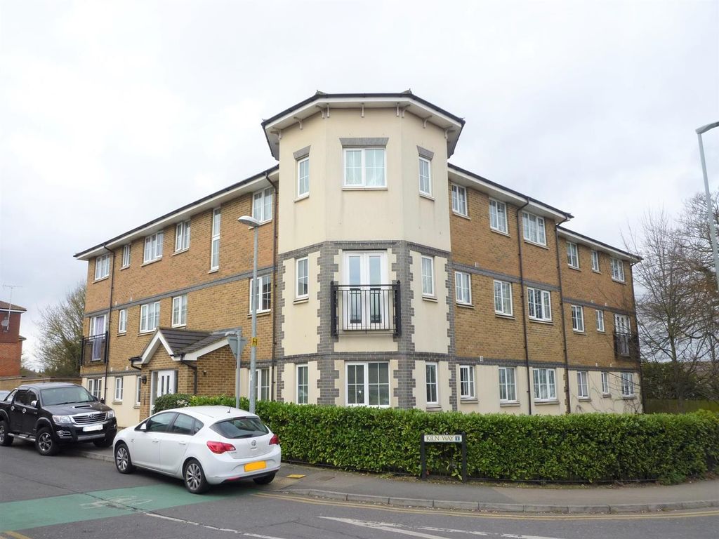 2 bed flat to rent in Kiln Way, Dunstable LU5, £1,200 pcm Zoopla
