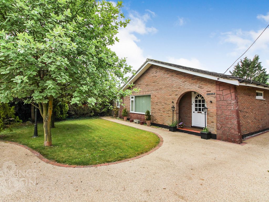 3 bed detached bungalow for sale in Chequers Lane, Saham Toney