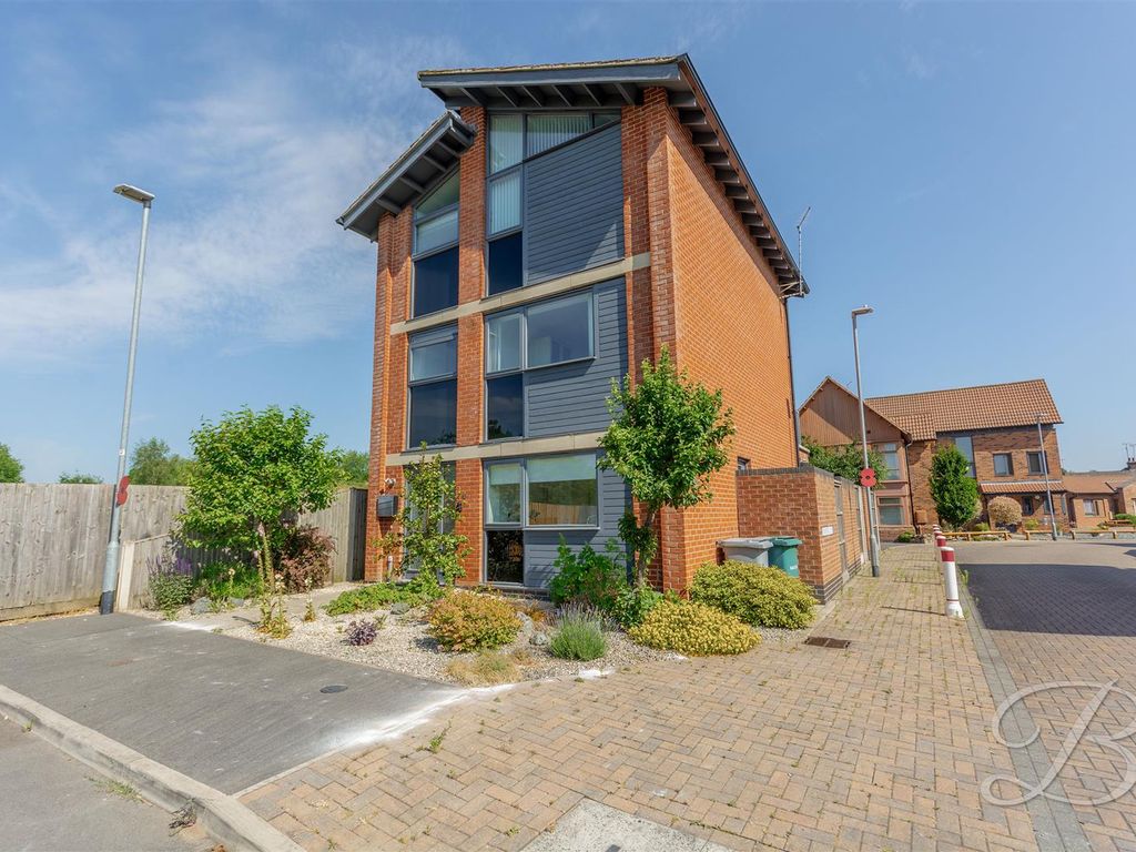 5 bed detached house for sale in Culpepper Avenue, New Ollerton, Newark