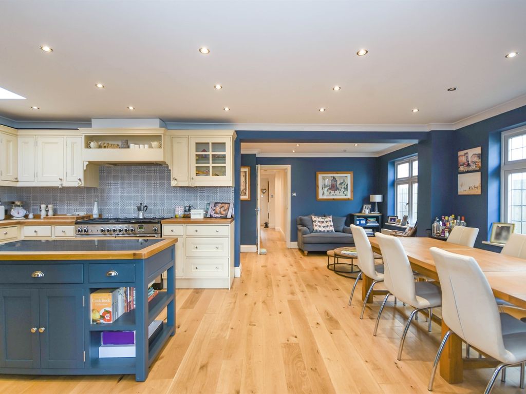 4 bed semidetached house for sale in Coxtie Green Road, Pilgrims Hatch