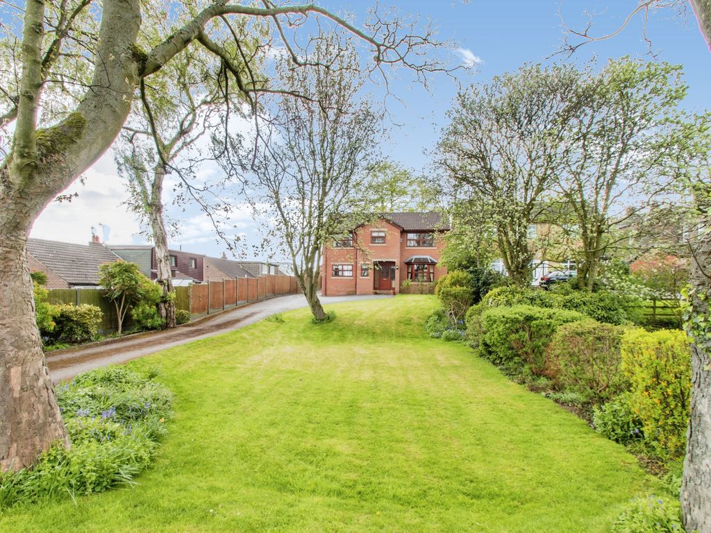 3 bed detached house for sale in Victoria Drive, Morley, Leeds, West