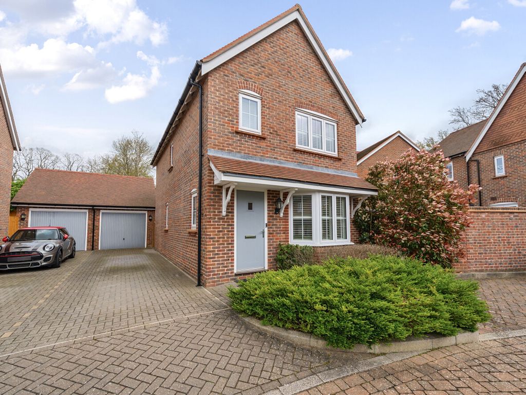 3 bed detached house for sale in Morshead Drive, Binfield, Bracknell