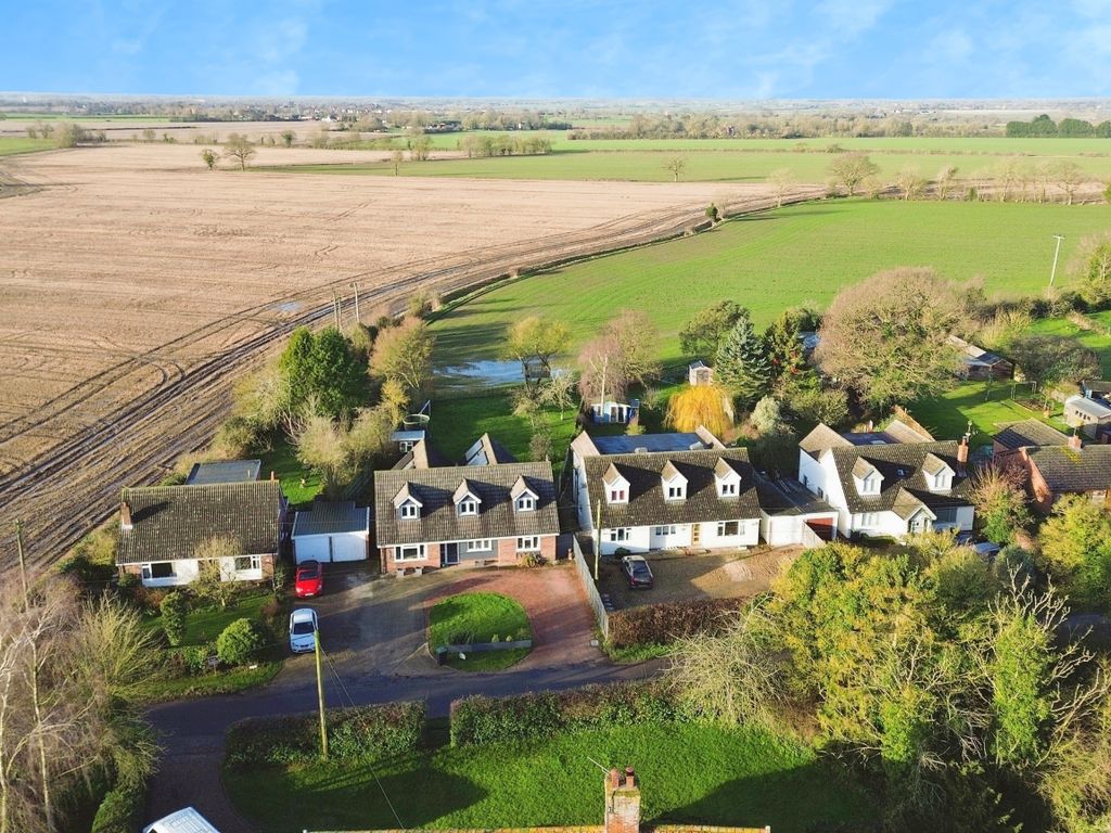 5 bed detached house for sale in Middlewood Green, Stowmarket IP14, £