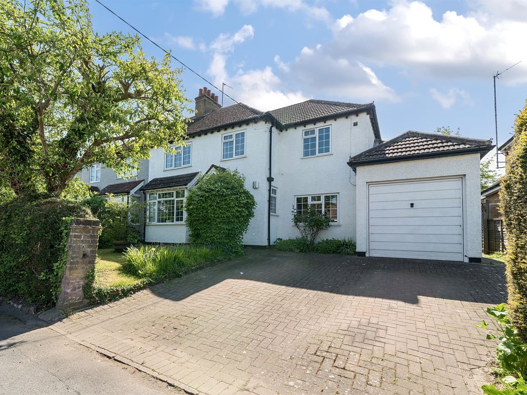 4 bed semidetached house for sale in Dundale Road, Tring HP23 Zoopla
