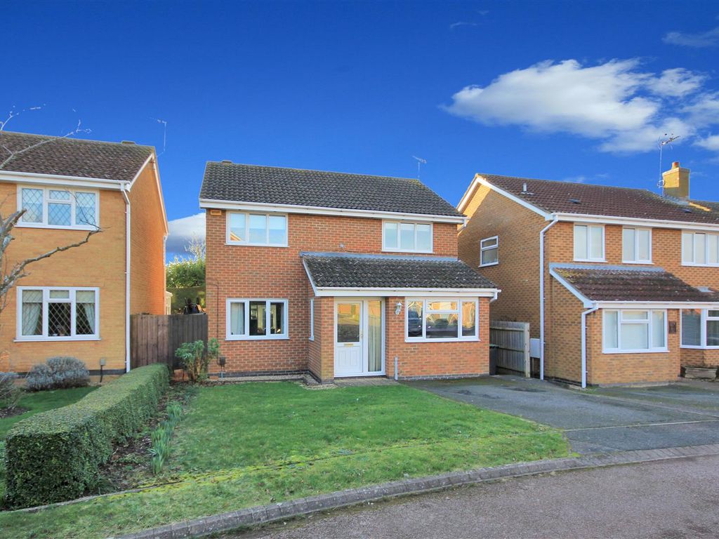 5 bed detached house for sale in Belvoir Close, Rushden NN10, £345,000