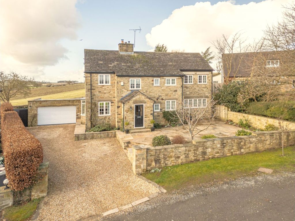 5 bed detached house for sale in Woodacre Crescent, Leeds LS17, £