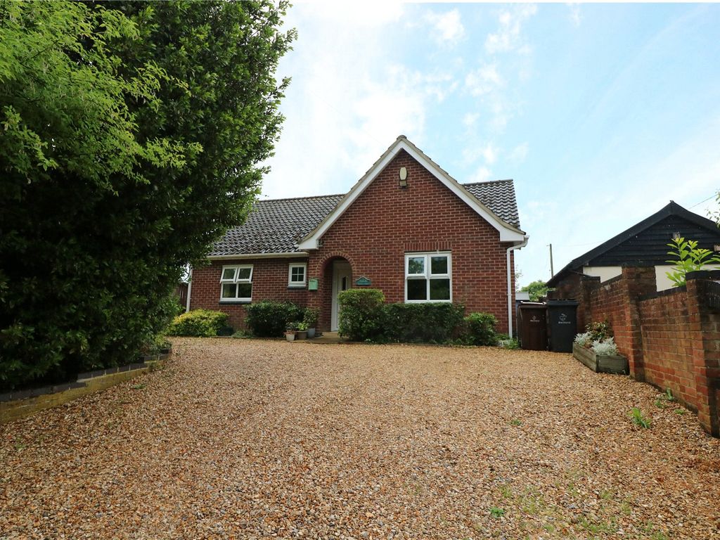 3 bed bungalow for sale in Flowers Lane, Attleborough, Norfolk NR17, £