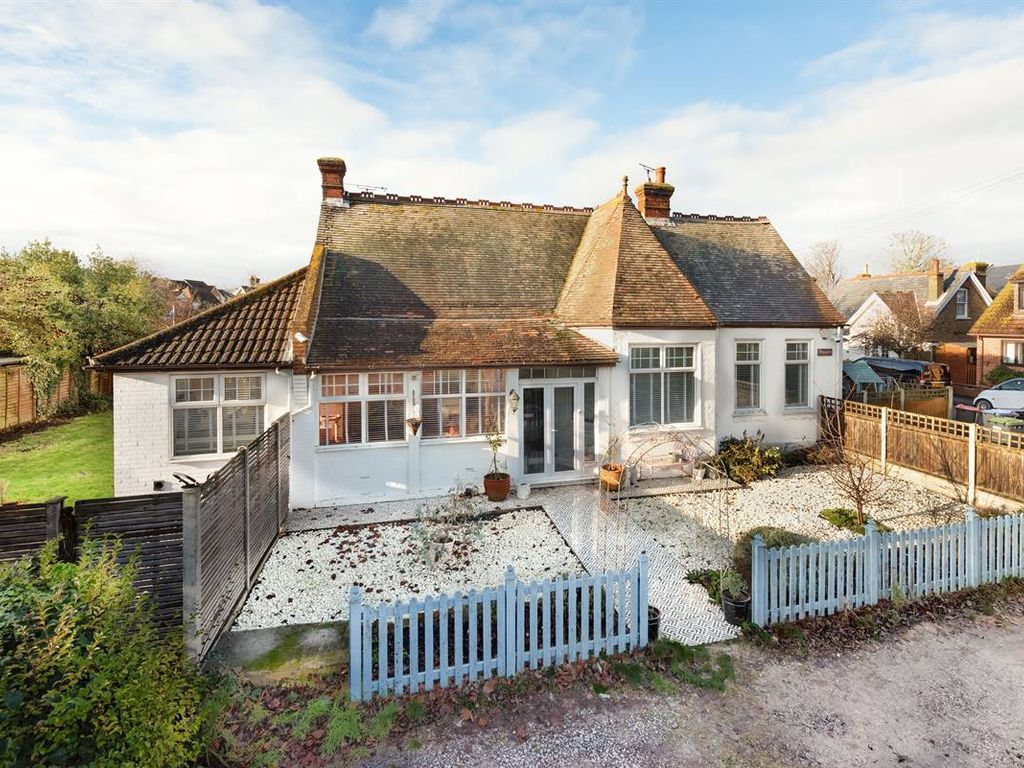 3 bed detached bungalow for sale in Oxenden Square, Herne Bay CT6, £550,000 Zoopla