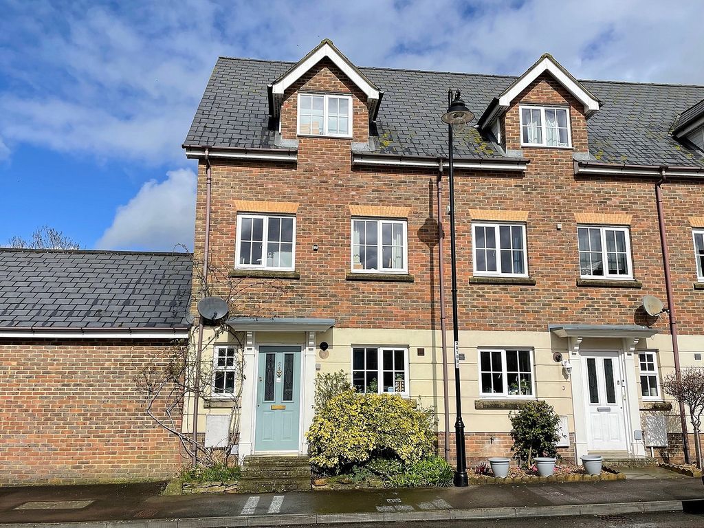4 bed town house for sale in Gillingham, Dorset SP8 Zoopla