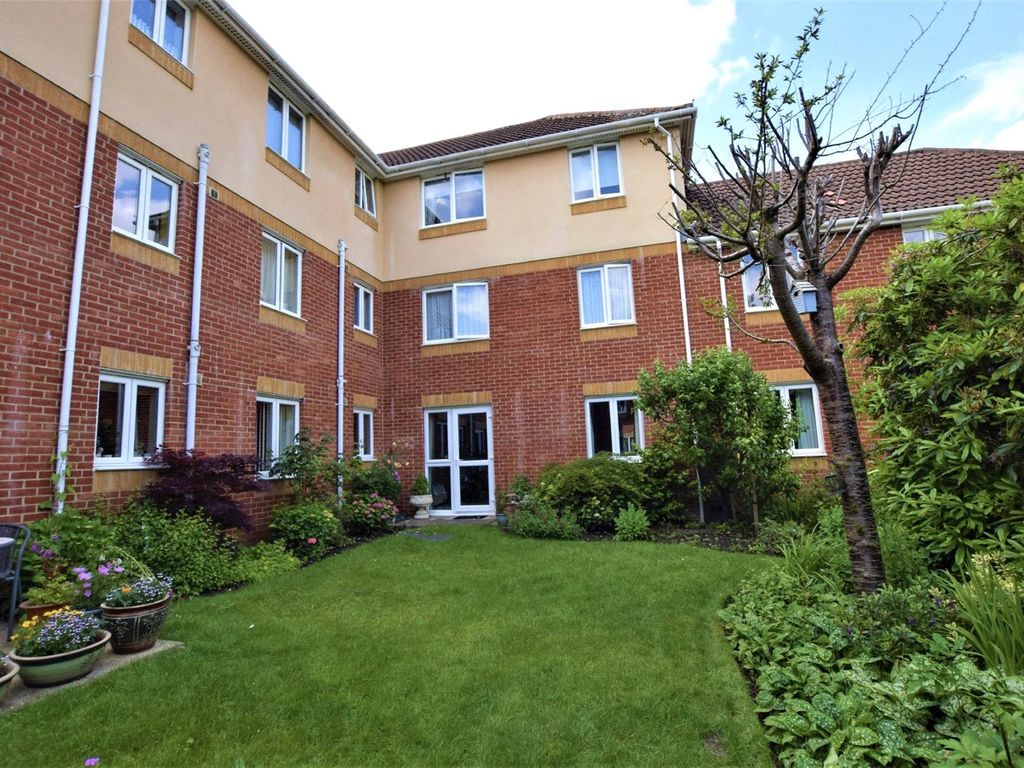 1 bed flat to rent in Victoria Road, Farnborough, Hampshire GU14, £950