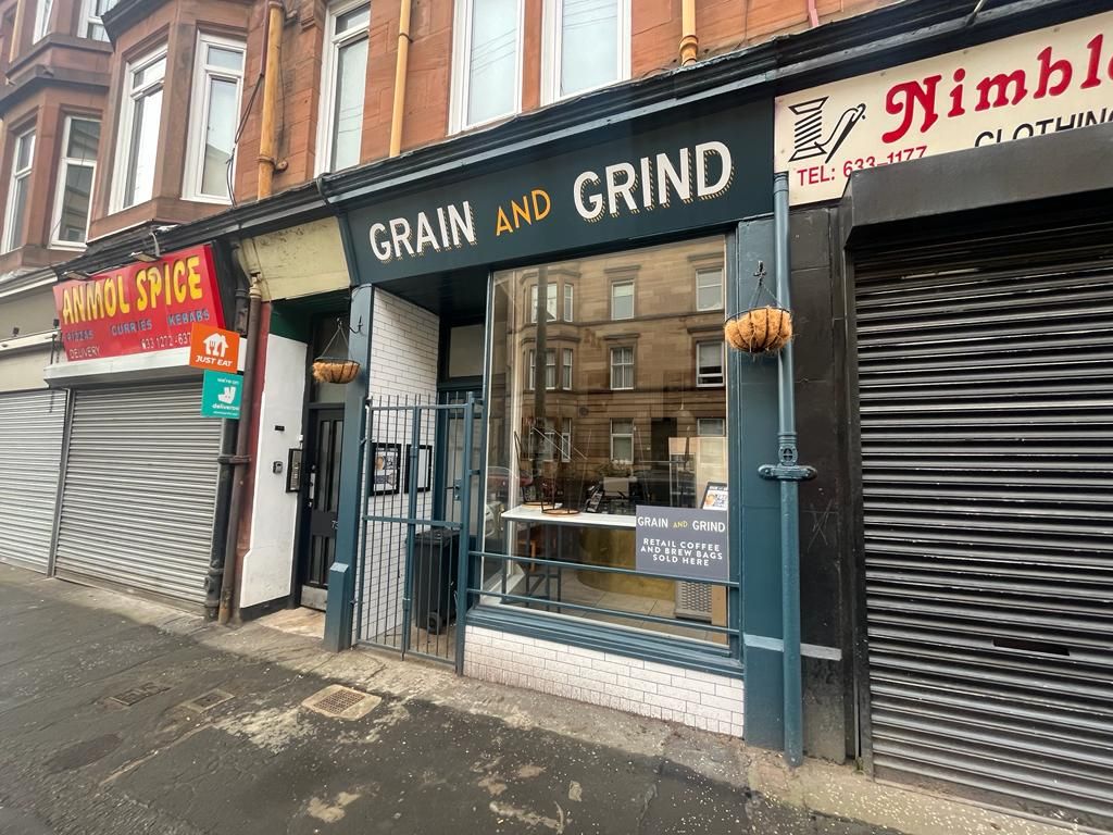 Retail premises to let in 75 Old Castle Road, Old Cathcart, Glasgow G44