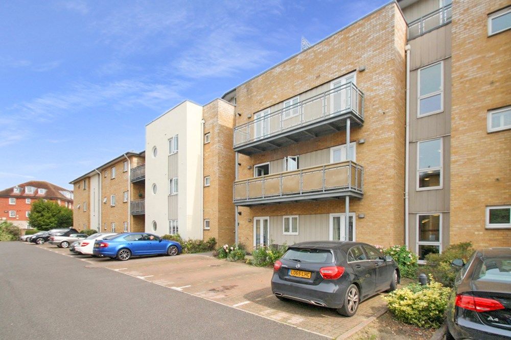 1 bed flat to rent in Bridge Wharf, Chertsey KT16 Zoopla
