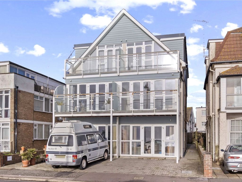 1 bed flat for sale in Marine Drive West, Aldwick, West Sussex PO21, £