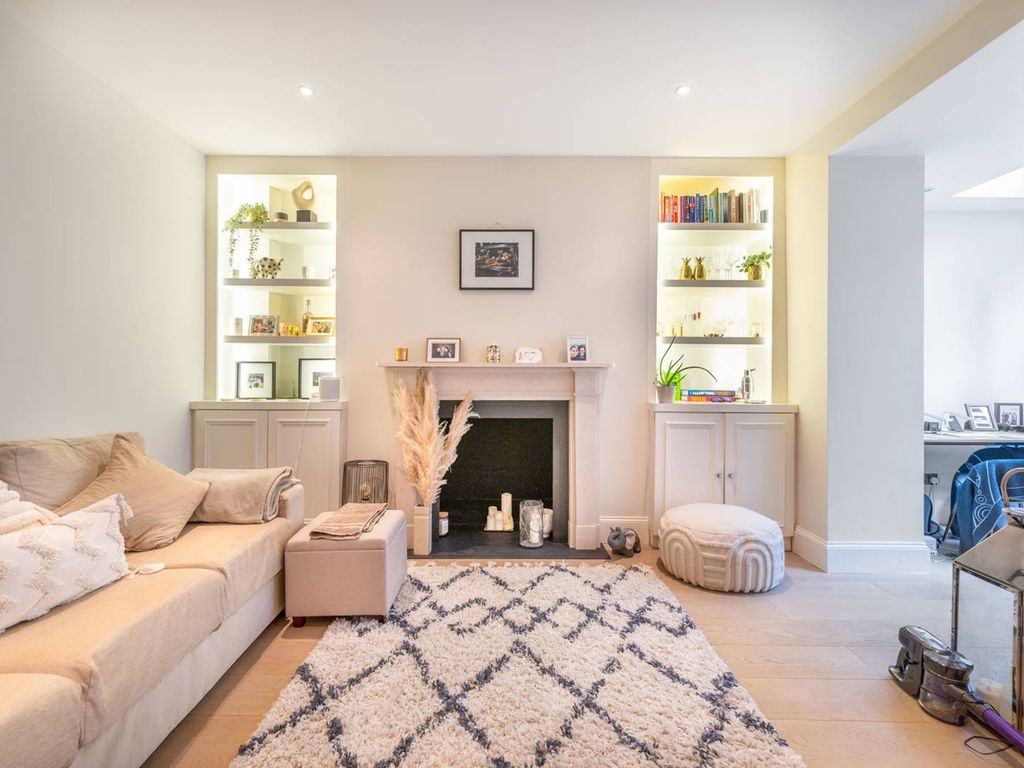 Campden Hill Gardens, Notting Hill Gate, London W8