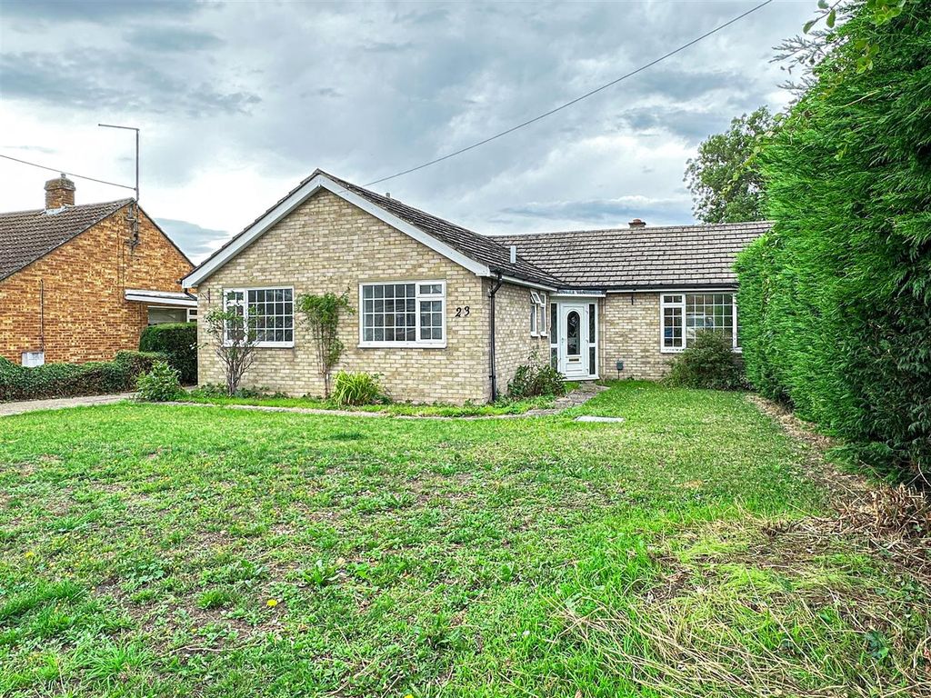 3 bed detached bungalow for sale in Bannold Road, Waterbeach, Cambridge
