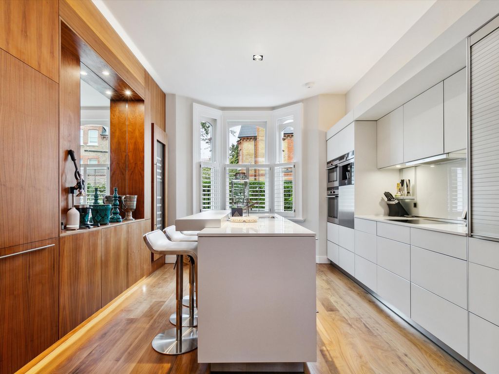 Brynmaer Road, London SW11  