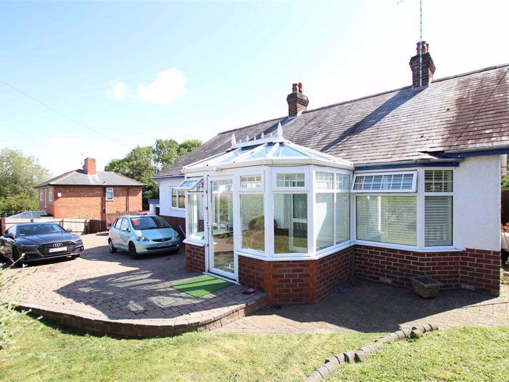 3 bed detached bungalow for sale in Halkyn Road, Flint, Flintshire CH6
